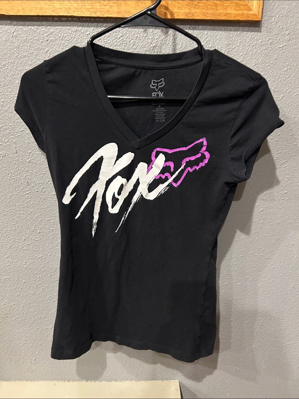 Fox V-Neck Tee Size M